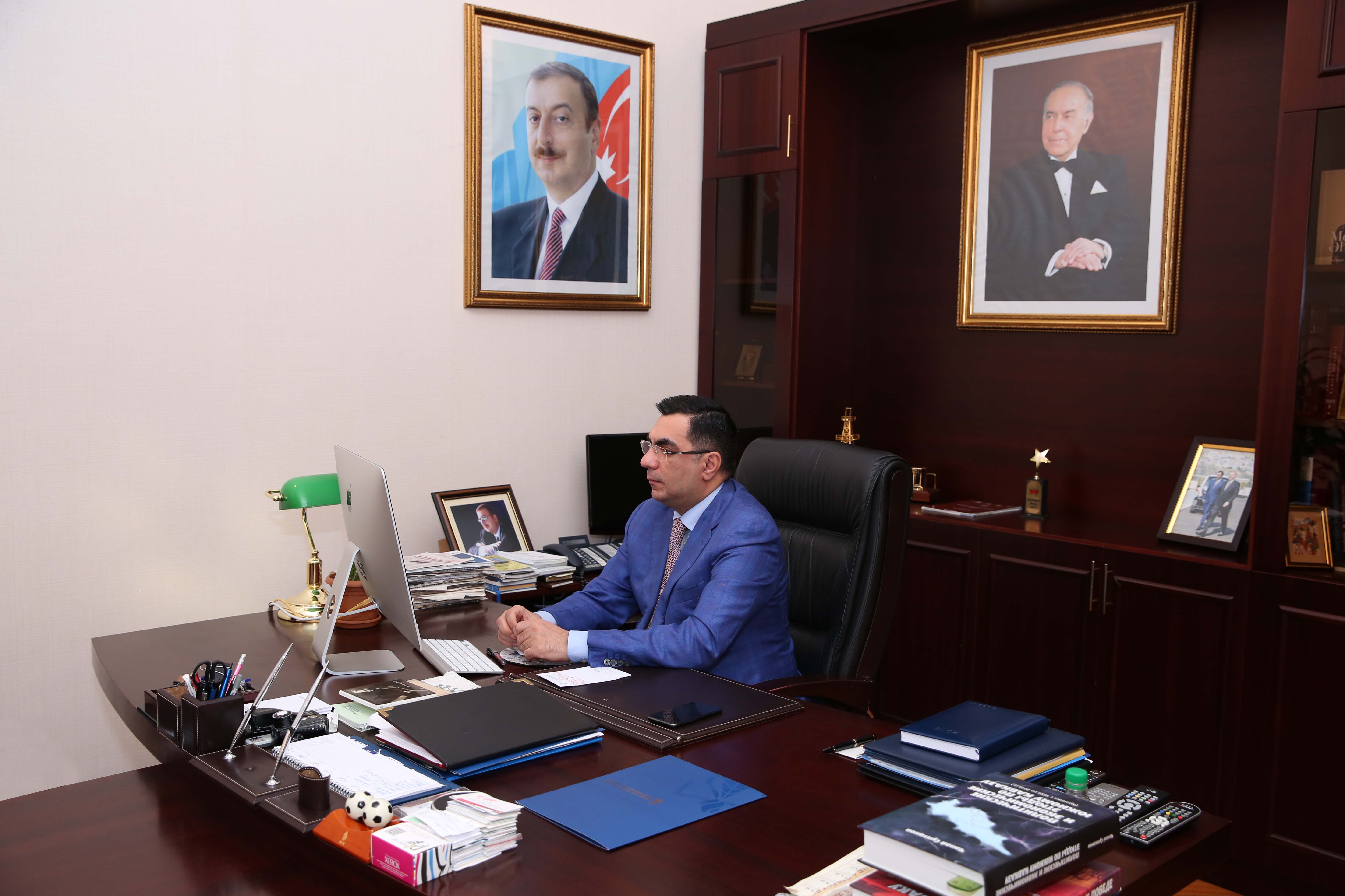 Elmar Qasımov imtahan ərəfəsində tələbələrlə görüşdü   