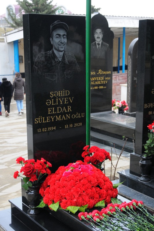 UNEC tələbələri şəhid Eldar Əliyevin ailəsini ziyarət ediblər - FOTO