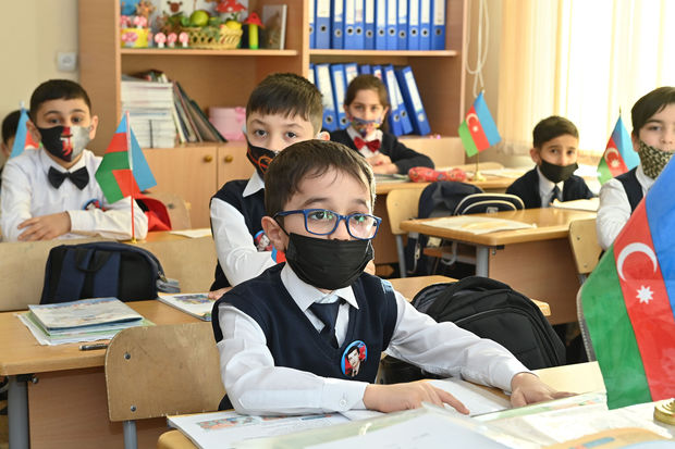 Sumqayıtda bir məktəbin ibtidai sinif şagirdləri kütləvi şəkildə dərsə getməkdən imtina etdi  