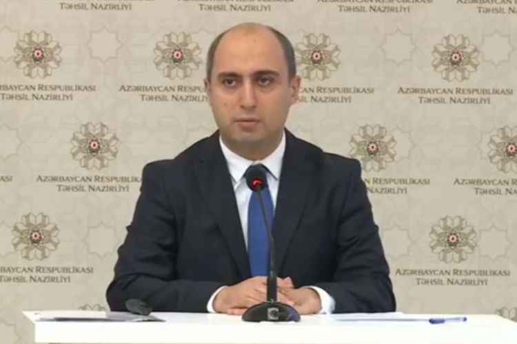 “Bu, şagird nailiyyətini inkişaf etdirmir” – Emin Əmrullayev