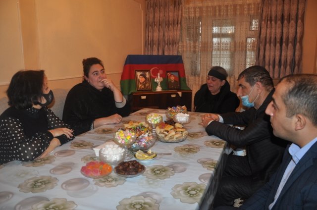 MDU əməkdaşları şəhid məzunların ailələrini ziyarət ediblər - FOTO