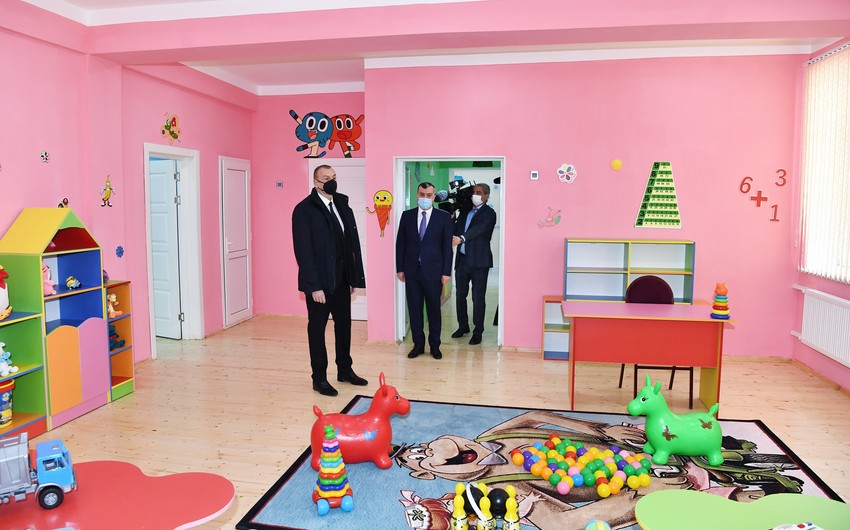 Prezident Ramanada şəhid ailələri və müharibə əlillərinə mənzillərin təqdim olunma mərasimində iştirak etdi