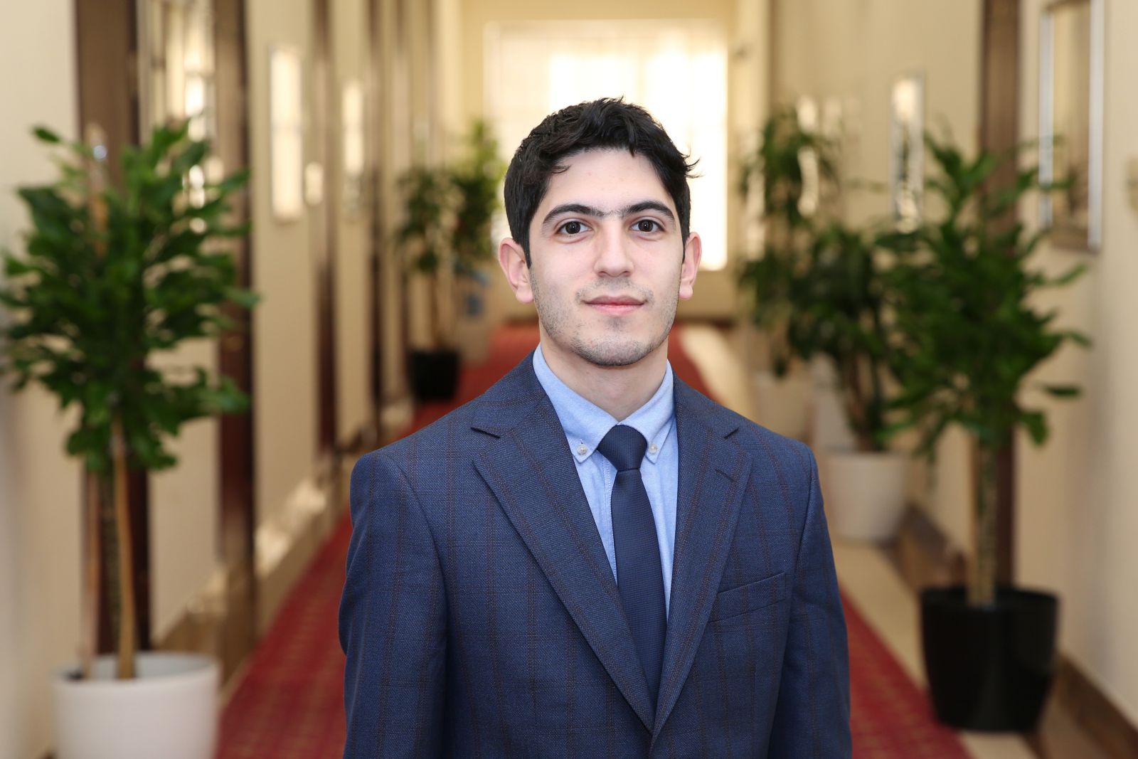 Rövnəq Abdullayev BANM əməkdaşını mükafatlandırdı  