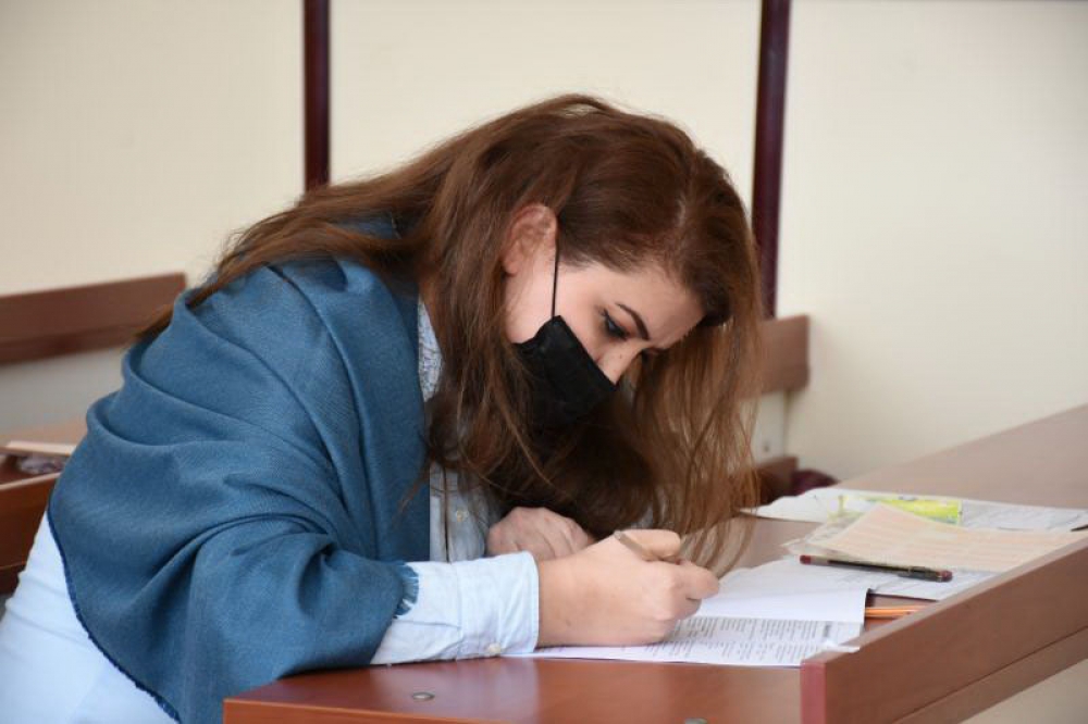 Dövlət qulluğuna qəbul olmaq üçün keçirilən test imtahanı başa çatıb  