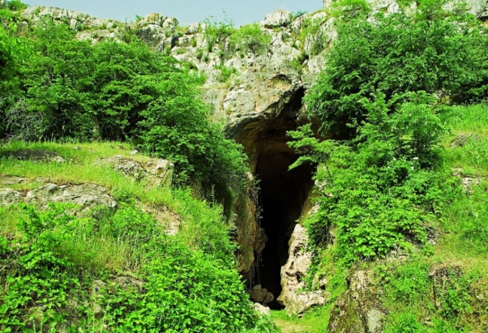 Azıx mağarasını kim kəşf edib və onun sakinləri kimlər olub    