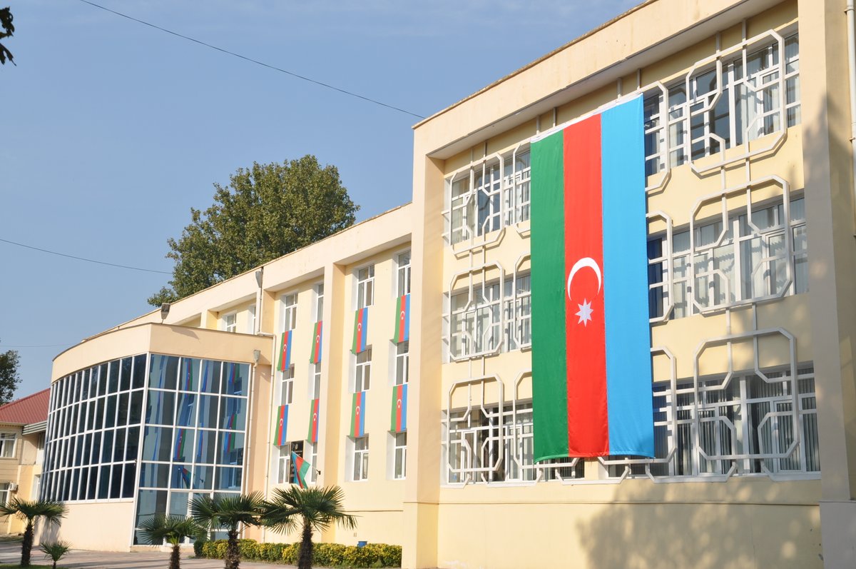 MDU-nun rektoru Tələbə Vətənpərvərlik İnkişafı Mərkəzinin koordinatorunu qəbul edib