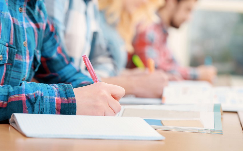Bu gün 18 mindən çox şagird buraxılış imtahanı verəcək