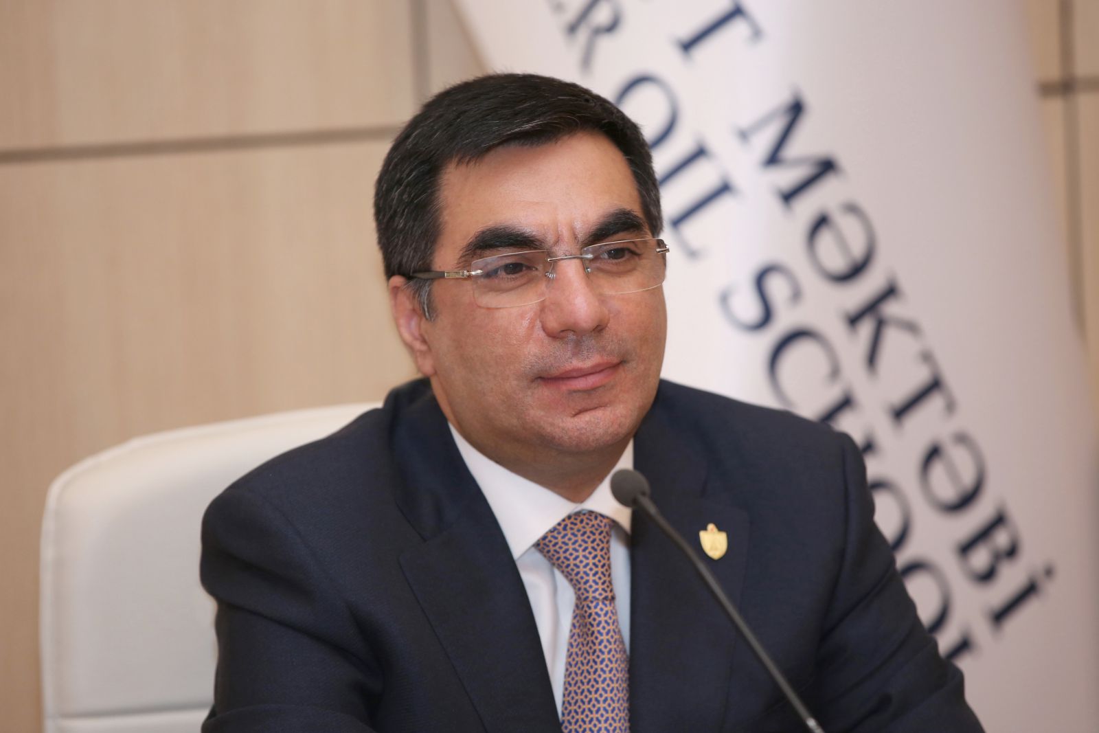 Rektor Elmar Qasımov : \