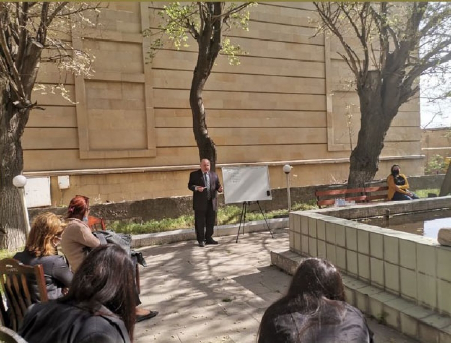 Doktorantlar üçün “Tədqiqata giriş” mövzusunda ilk seminar keçirildi  