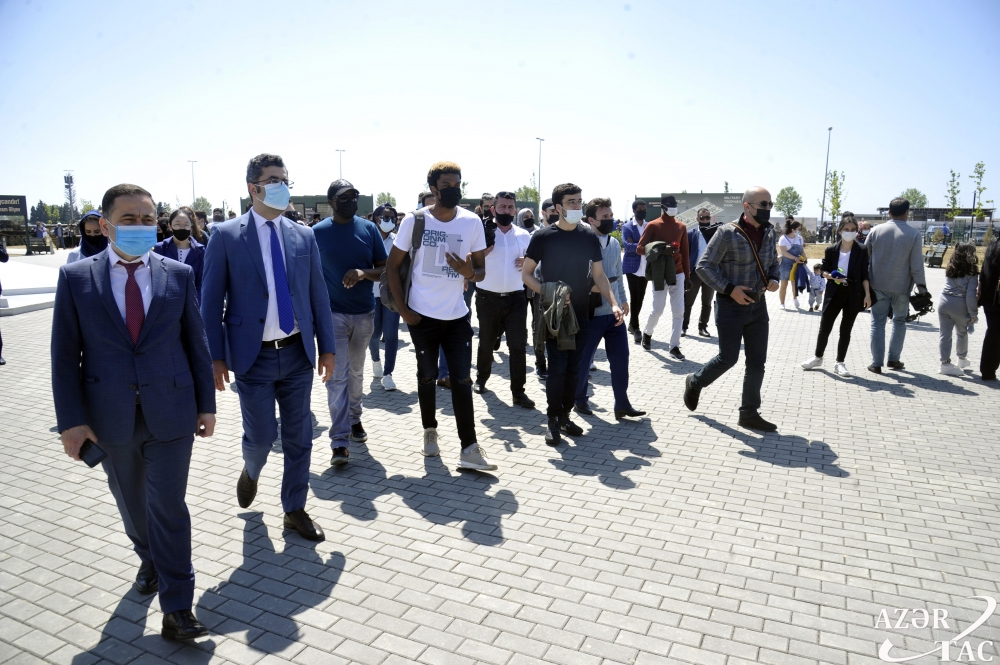 Azərbaycanda təhsil alan əcnəbi tələbələr Hərbi Qənimətlər Parkında olublar  