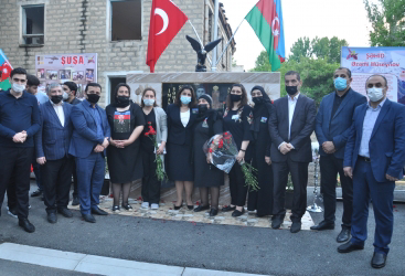 MDU-nun bir qrup əməkdaşı şəhid məzunun adını daşıyan bulağın açılışında iştirak edib