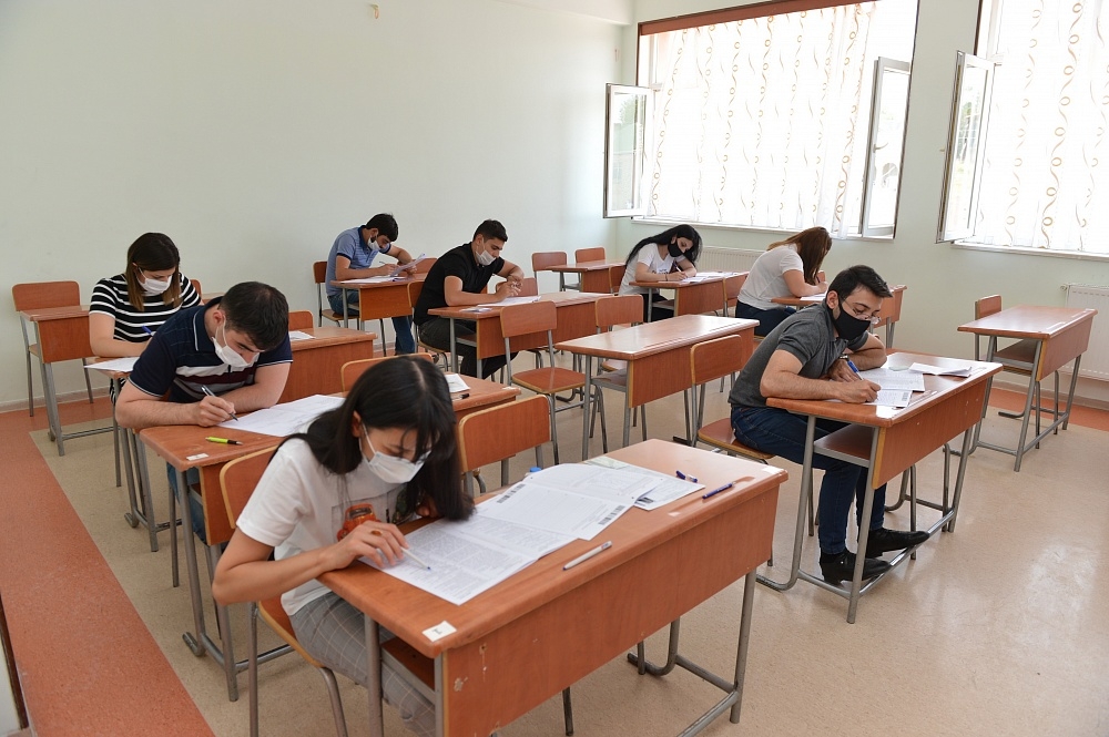      Məleykə Abbaszadə buraxılış imtahanında iştirak edə bilməyən şagirdlərlə bağlı məsələyə aydınlıq gətirib     