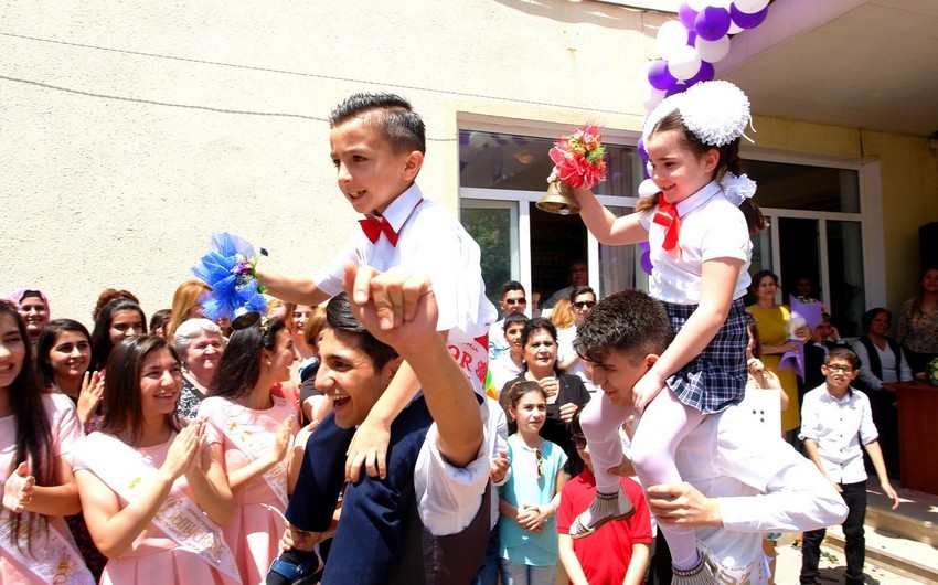 Bu gün məktəblərdə \