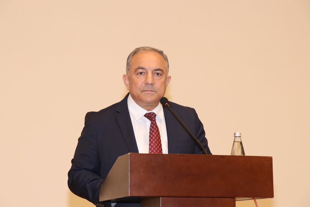 Təhsil nazirinin təltif etdiyi AzTU əməkdaşlarına təltiflər təqdim olunub