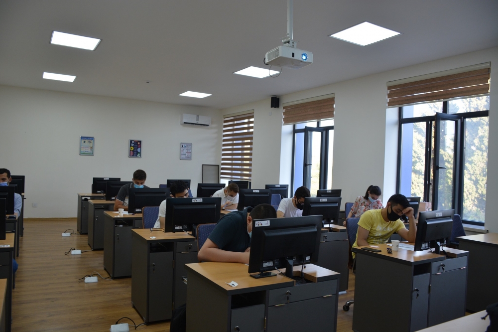 İnformasiya texnologiyaları istiqaməti üzrə qısamüddətli təlimlər yekunlaşıb
