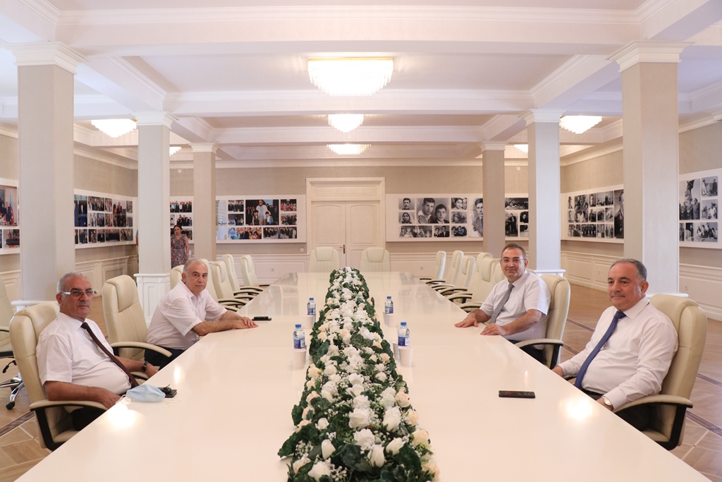AzTU-nun rektoruna “Yubiley döş nişanı” təqdim olundu