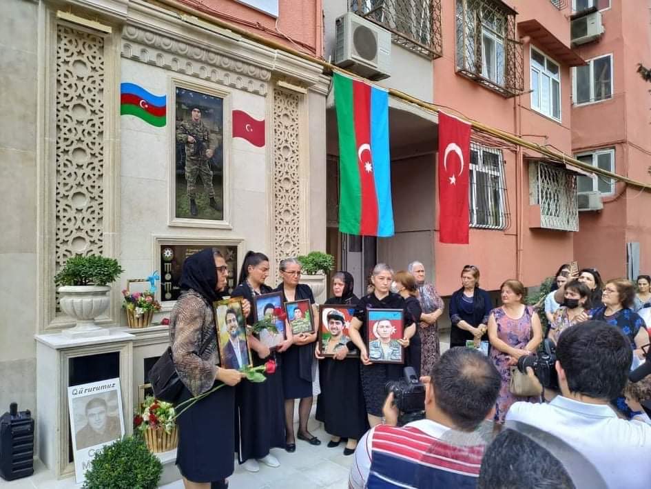 BDU-nun Şəhid məzunu Cavid Manafovun barelyefinin açılış mərasimi keçirilib