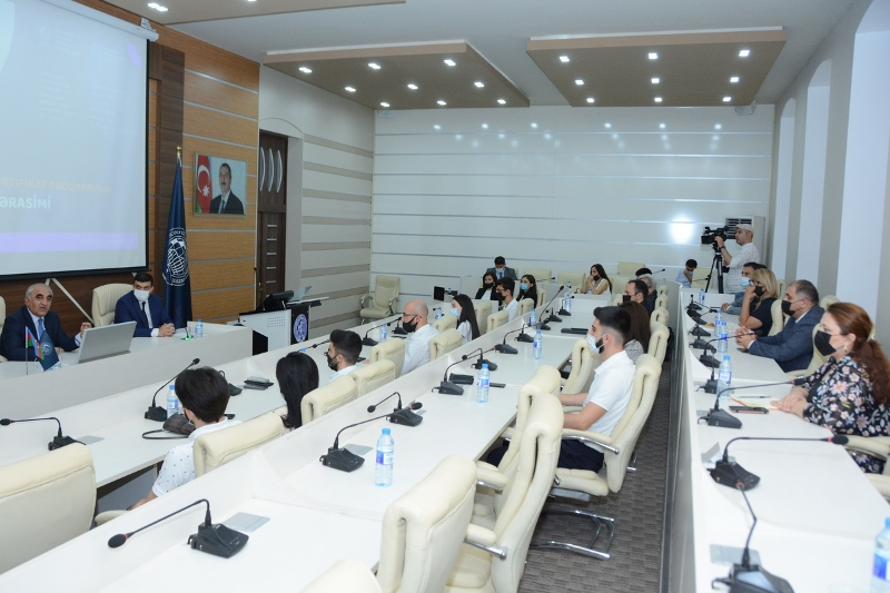 UNEC-də korporativ təhsil üzrə ilk məzunlara sertifikatlar verildi-FOTO