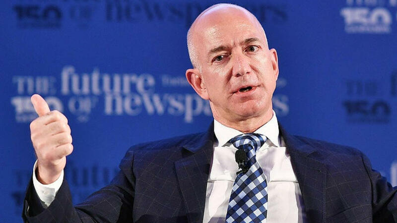 Amazon rəhbəri ilk dəfə kosmosa uçdu