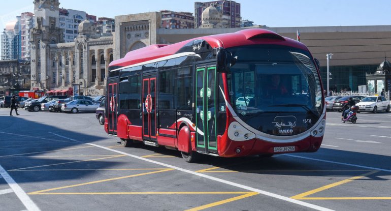 Həftəsonu ictimai nəqliyyatın fəaliyyətinə qoyulan qadağanın müddəti artırıldı  