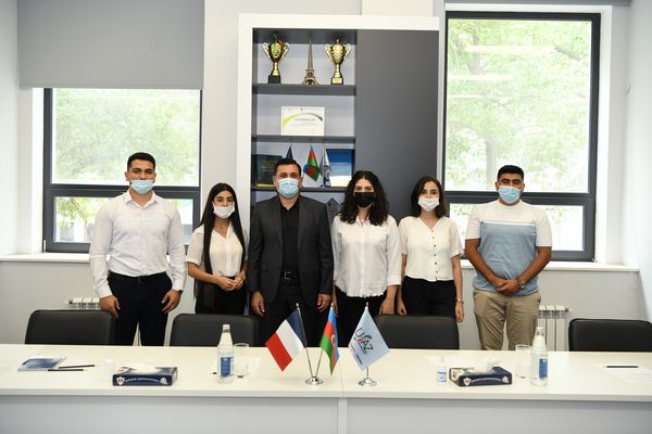     ADNSU-nun rektoru Strasburq universitetində təhsillərini davam etdirəcək tələbələrlə görüşüb      