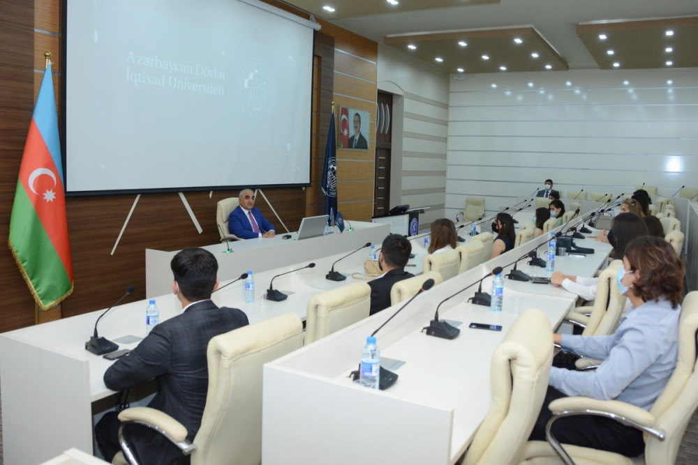 UNEC-in Fransanın Montpelye Universiteti ilə ikili diplomları təqdim edilib  