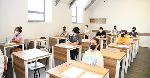 Azərbaycan-Fransız Universitetinə qəbul imtahanı keçirilib  