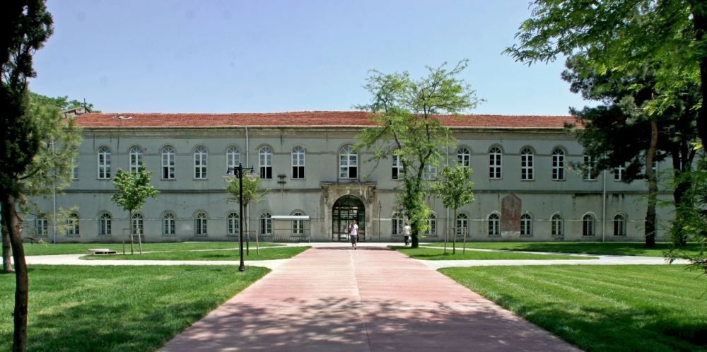Türkiyə universitetlərində bu gündən etibarən ənənəvi təhsilə başlanılır  