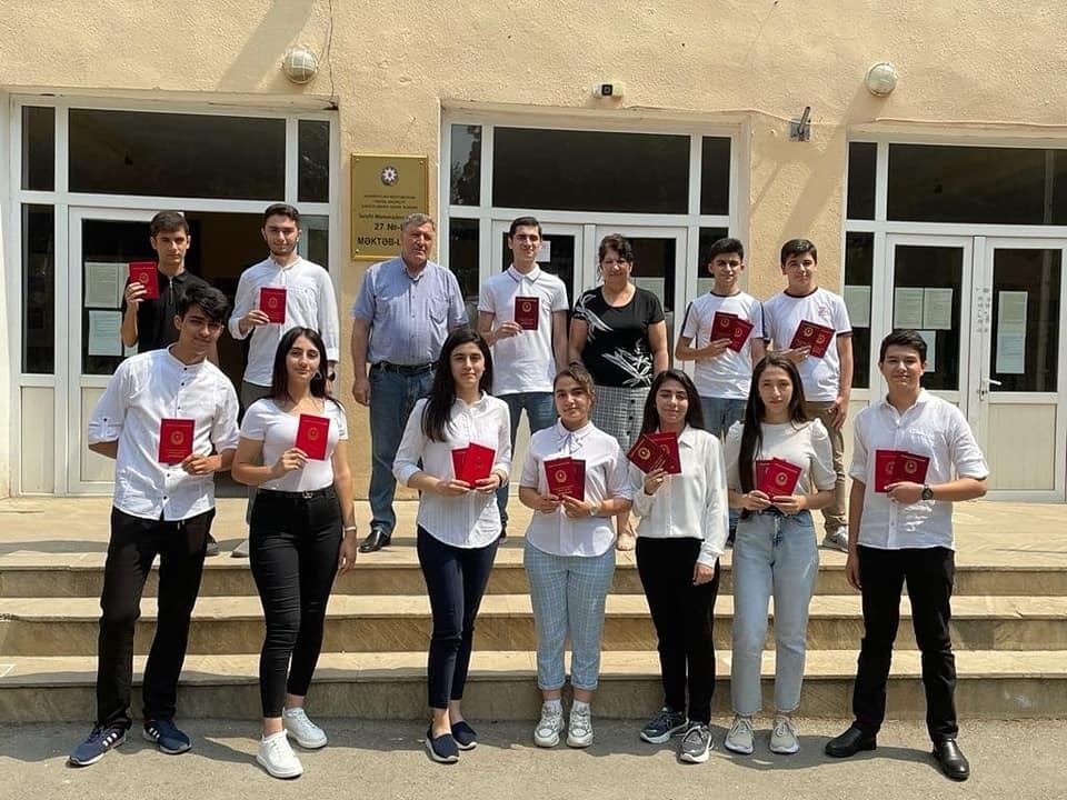 Sinif yoldaşları: Məzunların hamısı iki universitetə qəbul oldu