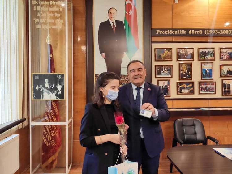 Gəncə terrorunda valideynlərini itirən Sevilə əlavə təqaüd veriləcək-Rektor