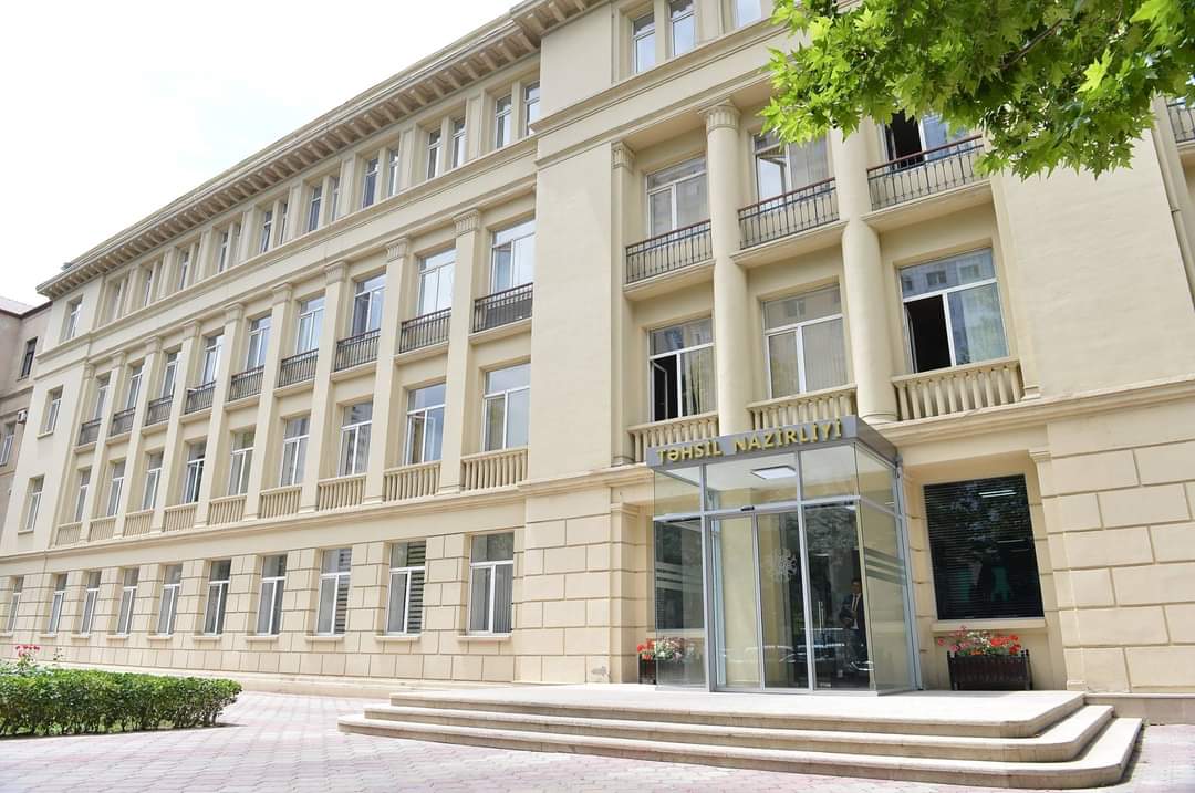 Azərbaycanda bəzi universitetlərin nəzdindəki kolleclər yenidən təşkil edilir-SİYAHI