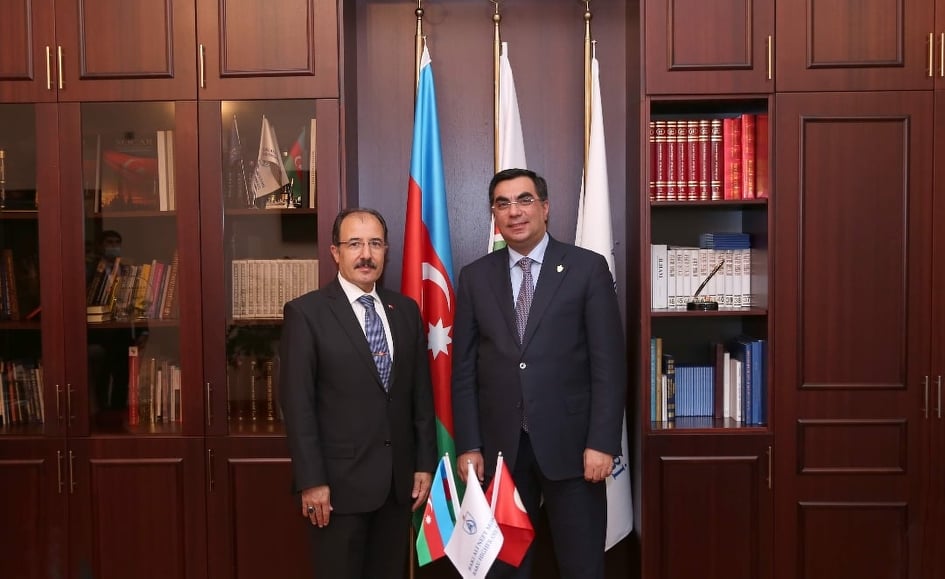  Türkiyənin Azərbaycandakı səfiri Cahit Bağcı Bakı Ali Neft Məktəbində