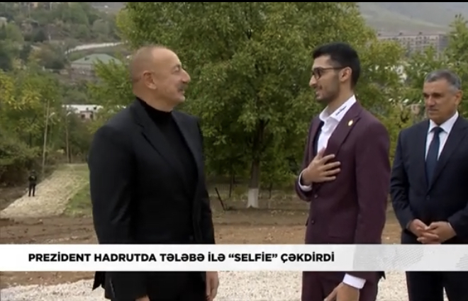 Prezident Hadrutda tələbə ilə selfi çəkdirdi-VİDEO