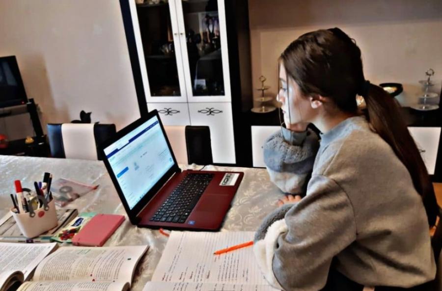  Koronavirusdan ölən şagirdin oxuduğu sinif distant təhsilə keçdi 