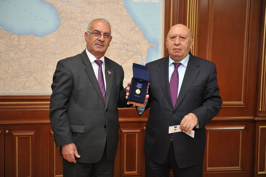 Rektor Havar Məmmədov təltif olundu - FOTO