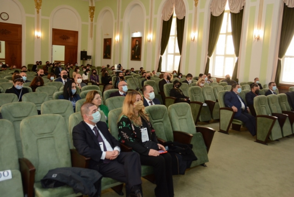 UNEC-də “5.0 Cəmiyyətlərdə strateji, sosial və iqtisadi çağırışlar” mövzusunda beynəlxalq konfrans işə başlayıb