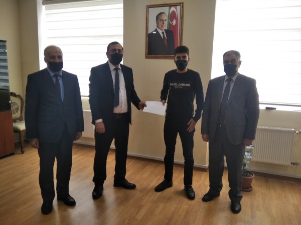 LDU-nun fəal tələbələrinə 300 manatlıq təqaüd təqdim edilib