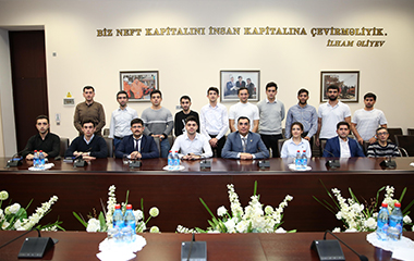 Bakı Ali Neft Məktəbinin 17 məzunu SOCAR-ın 