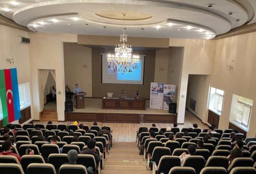 UNEC-in tələbələri xaricdə təhsil şərtləri barədə məlumatlandırılıb  