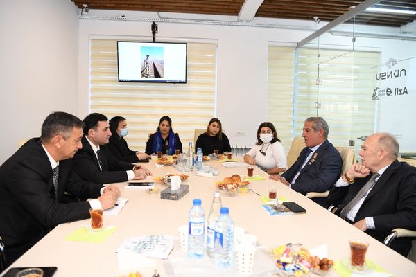 ADNSU-nun məzun şəhidinin şeir və xatirələrdən ibarət “Gözləyin, dağlar, gəlirəm” kitabının təqdimatı keçirilib