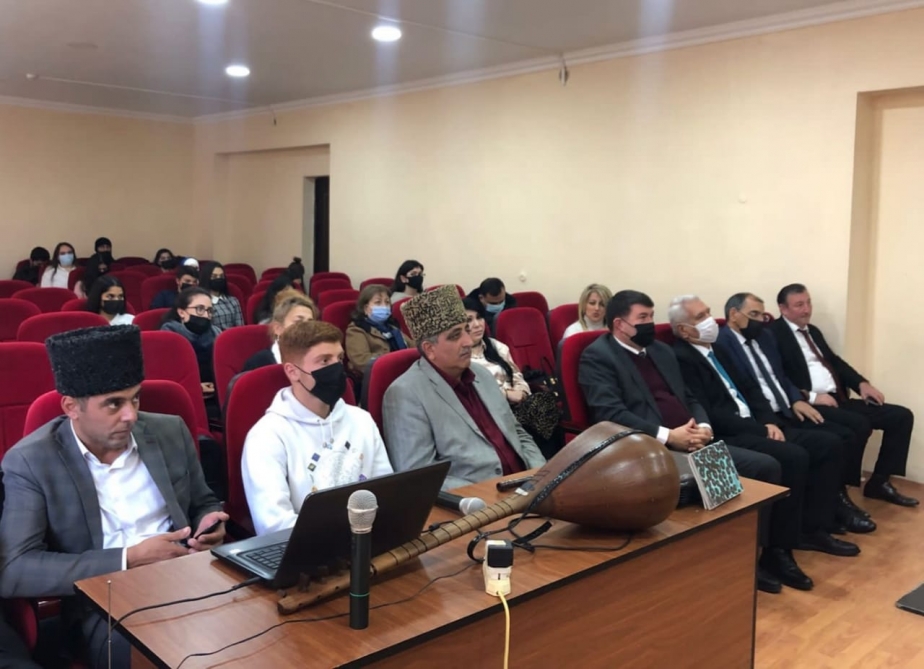 UNEC-in nəzdində Sosial-İqtisadi Kollecdə Aşıq Ələsgərin 200 illiyi qeyd olunub  