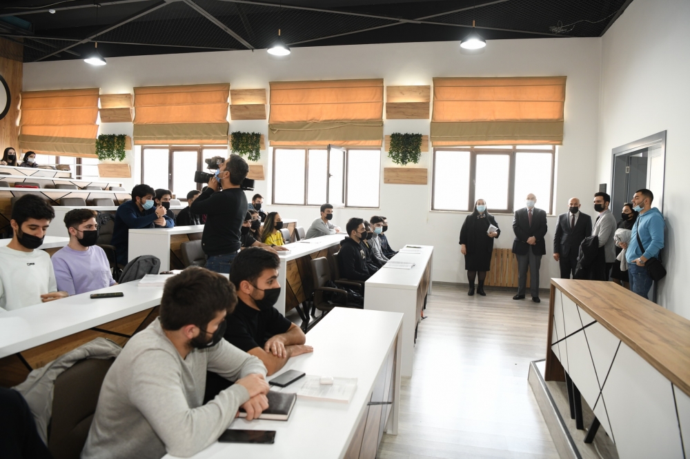 Polşalı alim ADNSU-da tədris prosesini yüksək qiymətləndirib  