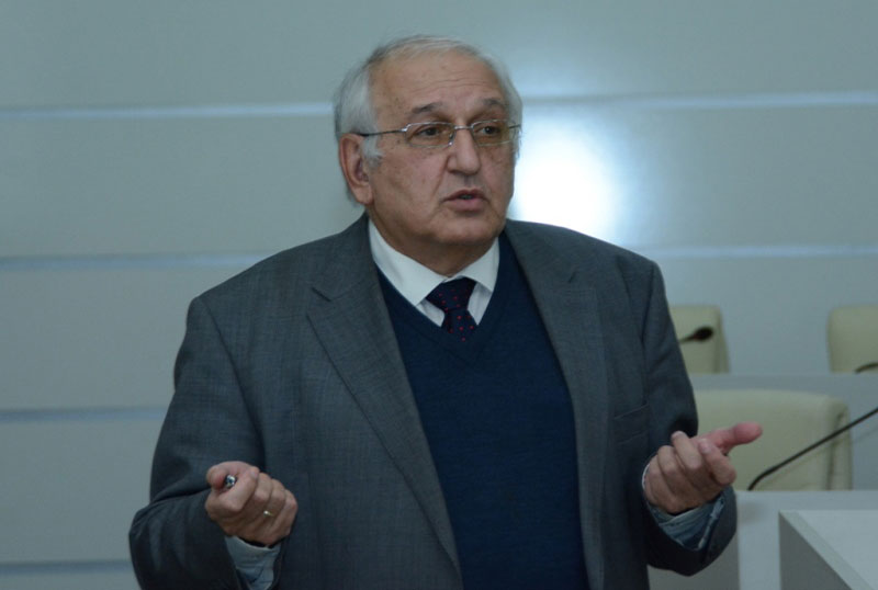 Professor Fuad Ələsgərov: “Riyazi fənləri praktiki formada tədris etmək lazımdır”