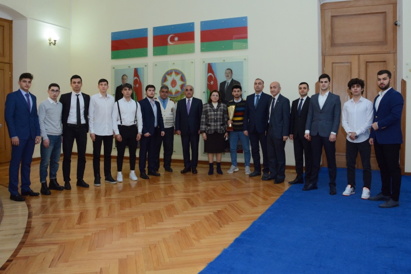 UNEC rektoru futzal yarışının qalibləri ilə görüşüb-FOTO