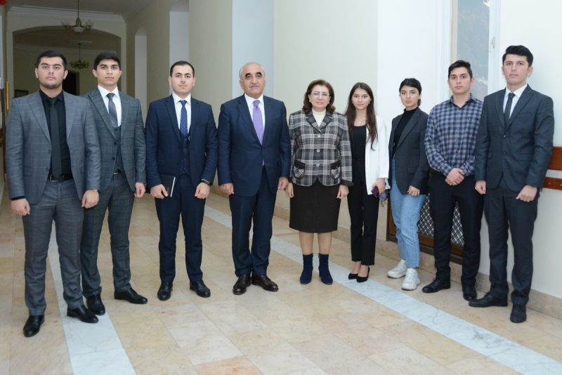 UNEC rektoru tələbə təşkilatlarının yeni seçilmiş sədrləri ilə görüşüb