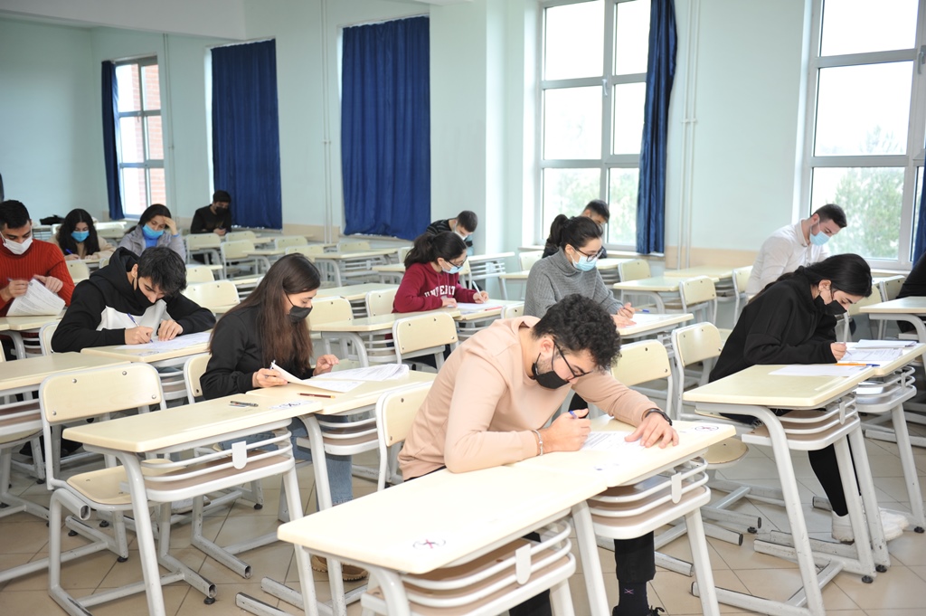 BMU-da qış imtahan sessiyası davam edir