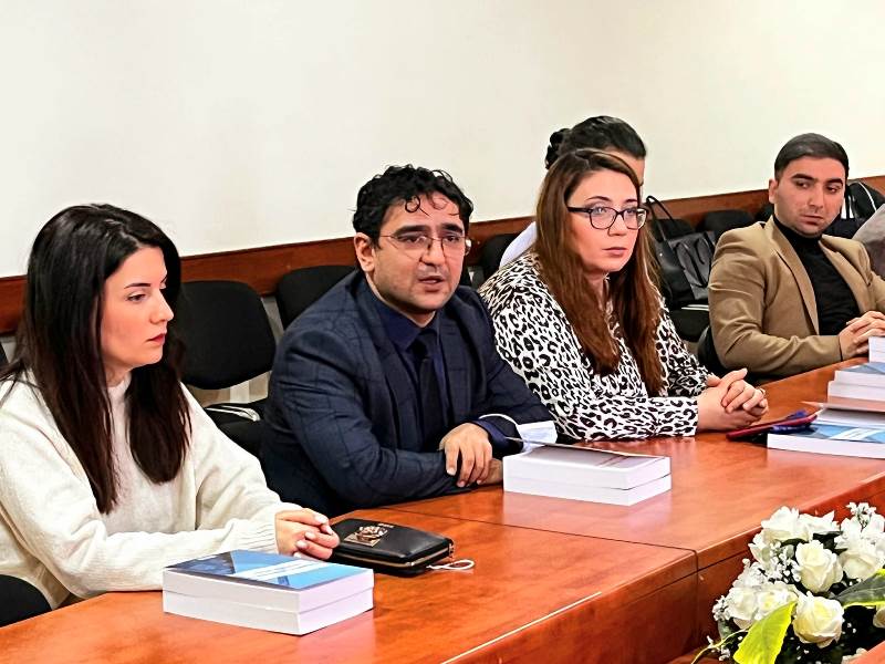 UNEC-də Təhsil Nazirliyi ilə ortaq layihə çərçivəsində hazırlanmış kitabların müəlliflərilə görüş keçirilib-FOTO  