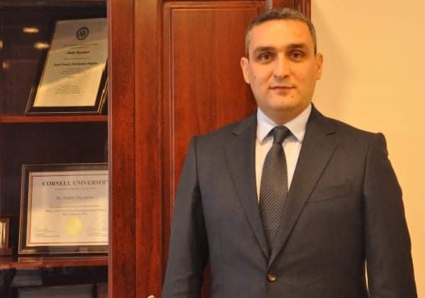 MDU rektoru professor Ədalət Muradovu yeni dərc olunan kitab münasibətilə təbrik edib