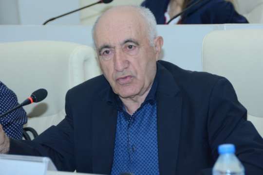 İllər keçir, amma tə­hsildə irəliləyiş yoxdur - Şahlar Əsgərov