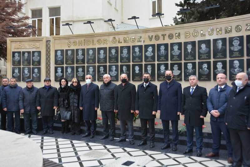 UNEC kollektivi Ümumxalq Hüzn Günündə şəhidlərin xatirəsini yad edib